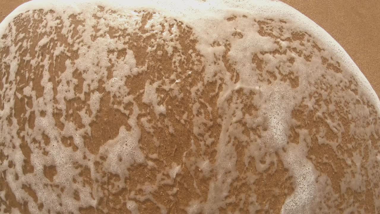 모래 위의 구름 아이콘은 은 날에 바물로 어집니다.