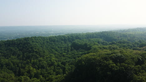 Panoramic-aerial-view-above-forested-mountain-expanse-near-Hamilton-Ontario-Canada