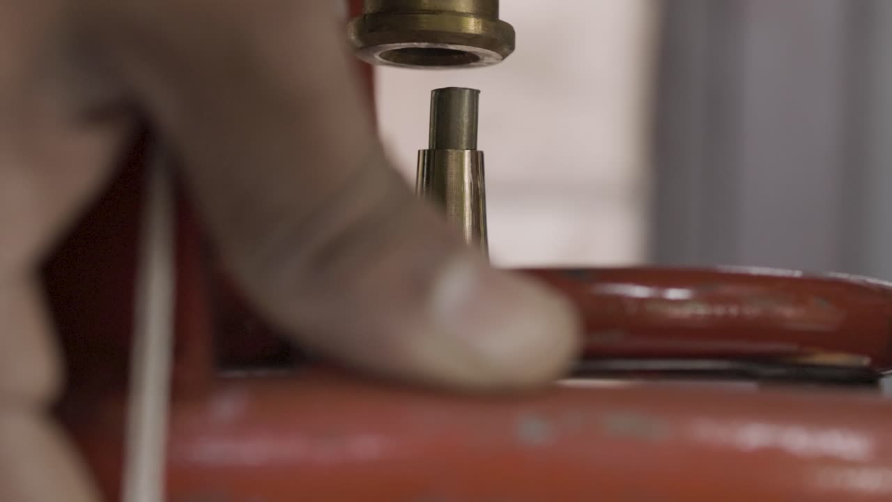 액화 석유 가스 실린더 충전 및 브를 통해 가스 누출 낮에 닫습니다.