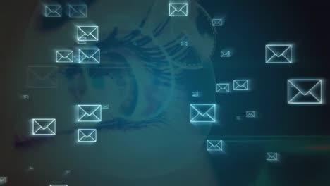 ojos de mujeres mirando las cartas postales digitales que caen en primer plano