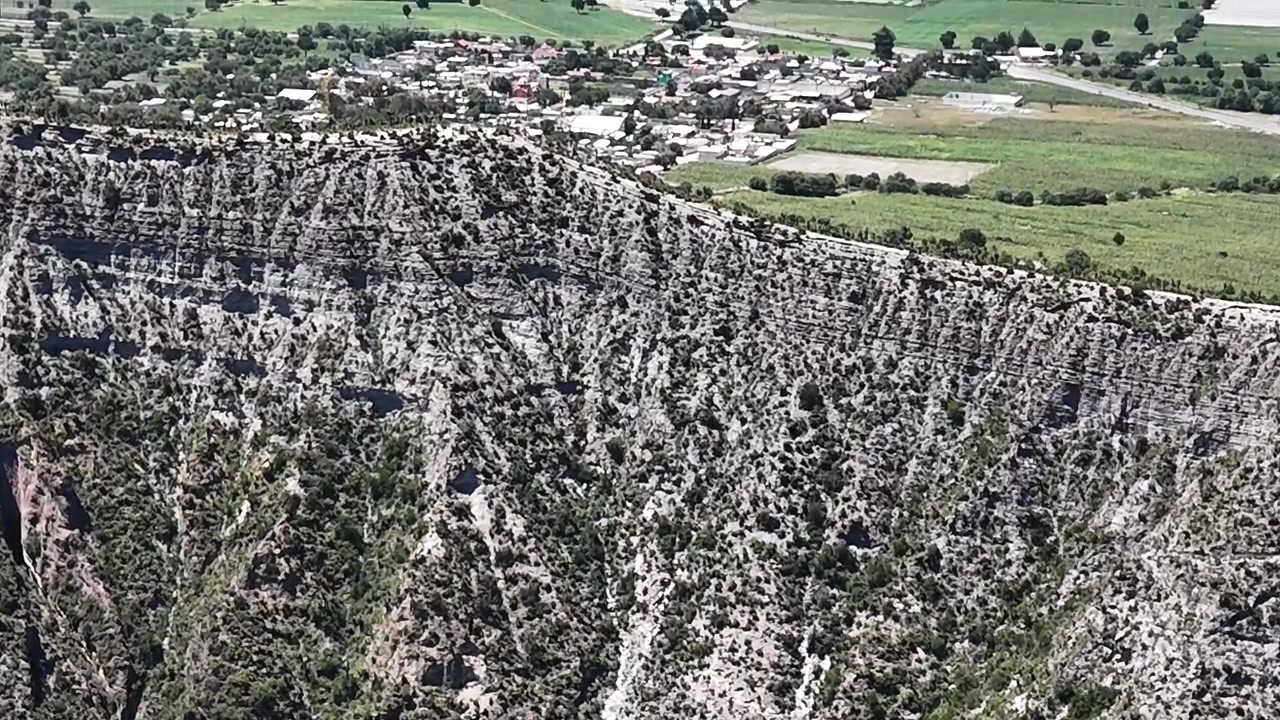 Veduta aerea di una spiaggia lagunare vulcanica vicino al Pico de Orizaba in Messico.