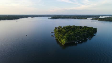 Lonely-island-in-Lake-Minnetonka-aerial-view,-summer-time-lonely-island-during-summer-time,-amazing-landscape