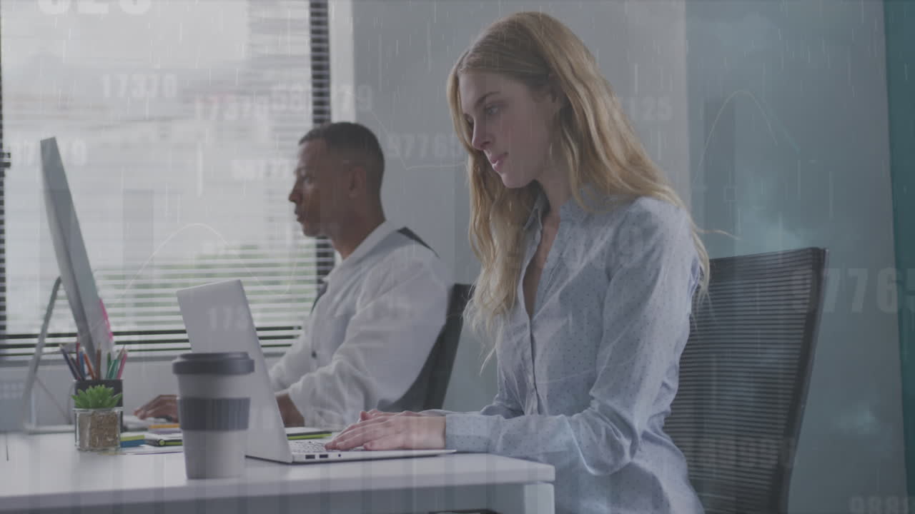 animación de las estadísticas y el procesamiento de datos sobre diversos empresarios que trabajan en la oficina