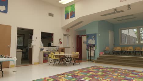 Interior-gimbal-shot-of-an-open-room-classroom