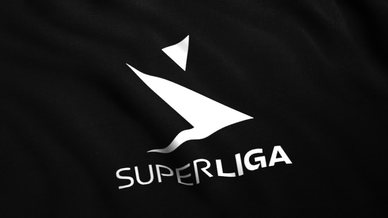 el logotipo de la superliga en una tela negra