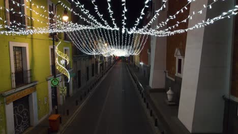 Imágenes-Aéreas-De-Las-Luces-Y-Decoraciones-Navideñas-En-Las-Calles-De-La-Ciudad-De-Puebla.