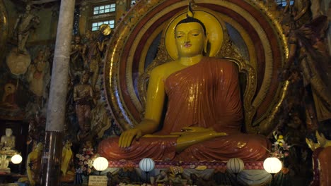 statue in sri lankan temple