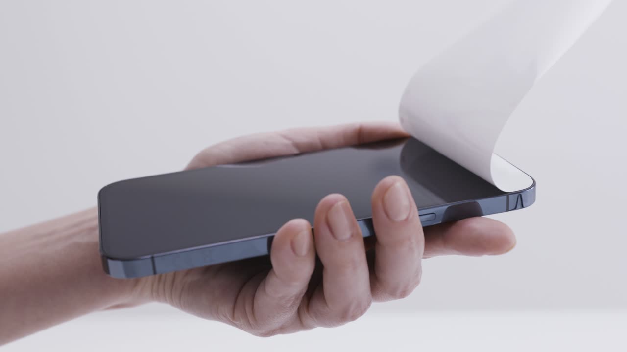 스마트폰에 보호 필름을 적용하는 방법