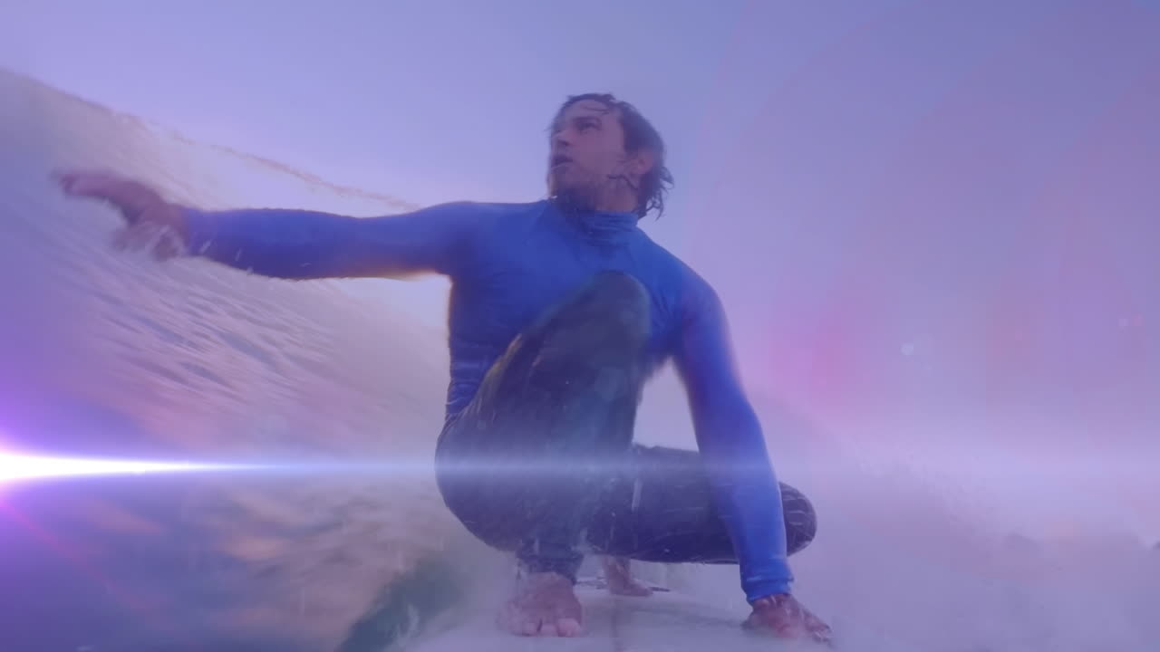 animación de luces sobre un surfista caucásico surfeando en las olas