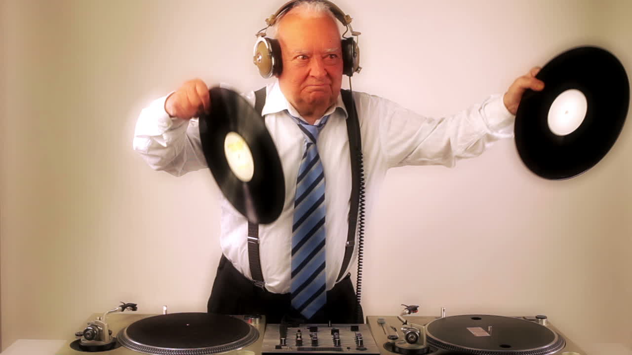할아버지 dj 비디오 03