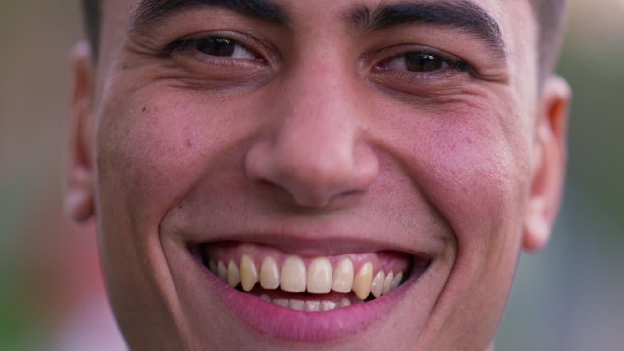 웃는 남자 의 클로즈업 초상화