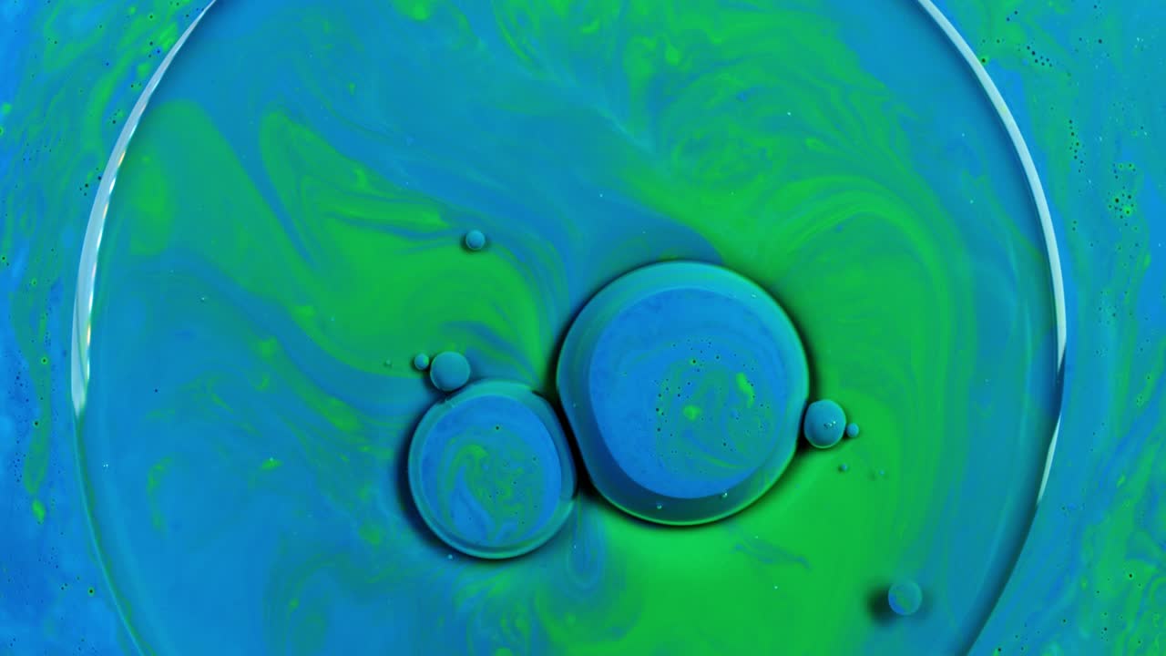 círculo de color azul explotando