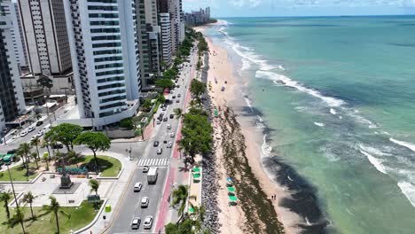 playa de boa viagem en el recife de pernambuco, brasil