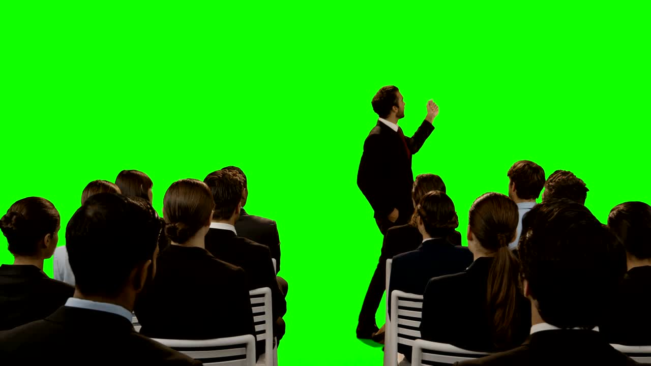 미래의 디지털 스크린에서 프레젠테이션을 하는 사업가