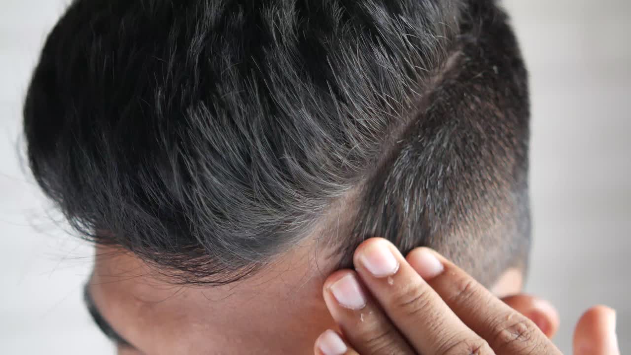 남자 의 헤어 스타일 의 클로즈업