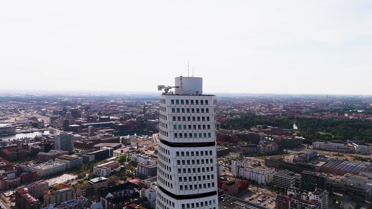 Vista da drone della Turning Torso e di Malmö