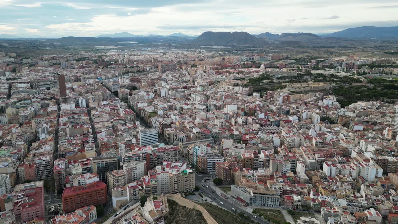 Luftfoto af Alicante by og bygninger ved Costa Blanca, Spanien
