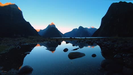 lapso de tiempo de la puesta de sol en milford sound