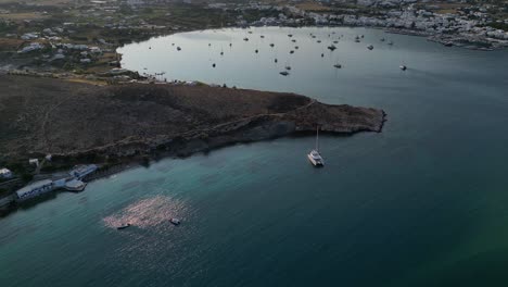 Aerial-footage-of-the-town-and-port-of-Parikia-on-the-island-of-Paros,-one-of-the-many-Cyclades-Islands-in-the-Aegean-Sea