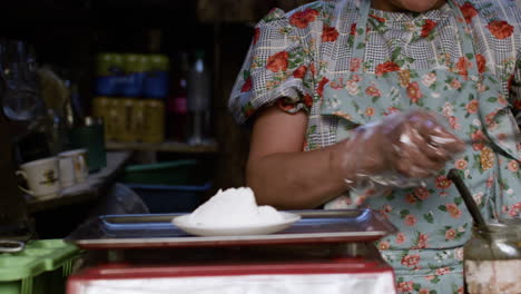 Cocinero-Trabajando-En-La-Cocina