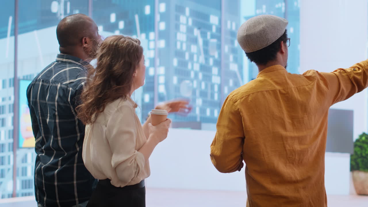 비즈니스 클라이언트들이 새로운 사무실 공간의 설계와 레이아웃에 대해 논의하고 있습니다.