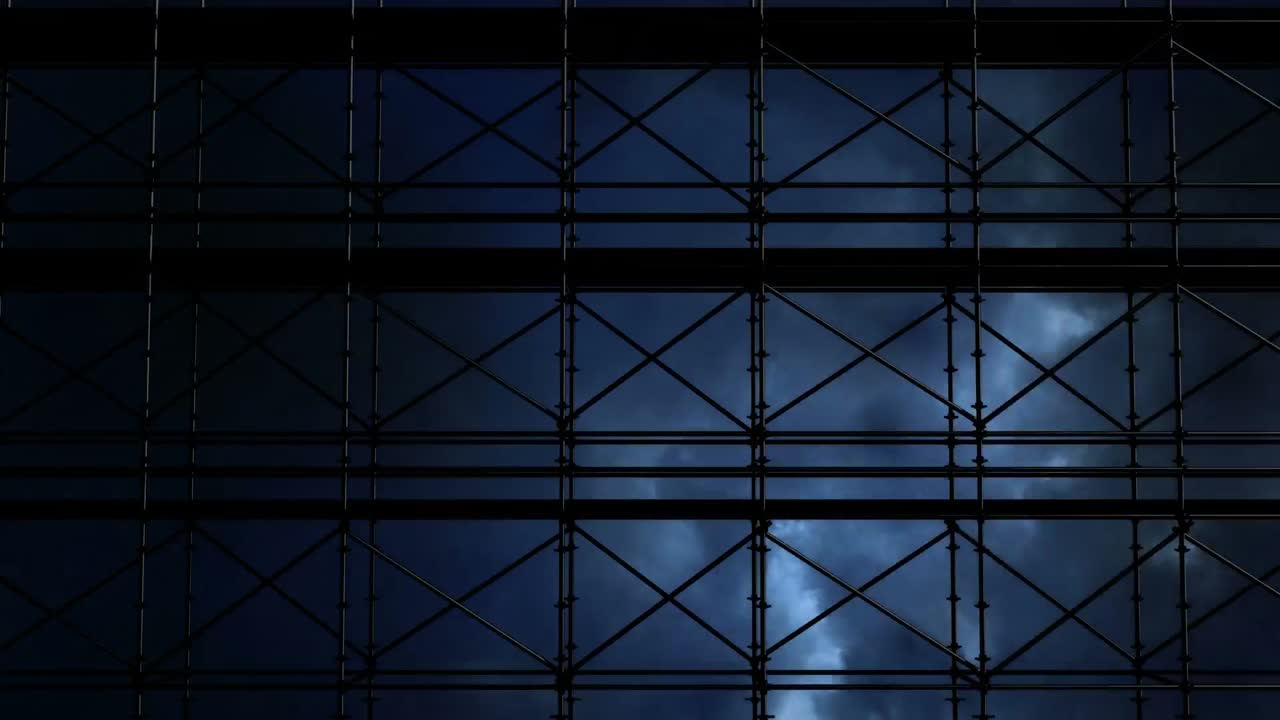 строительные леса и гром