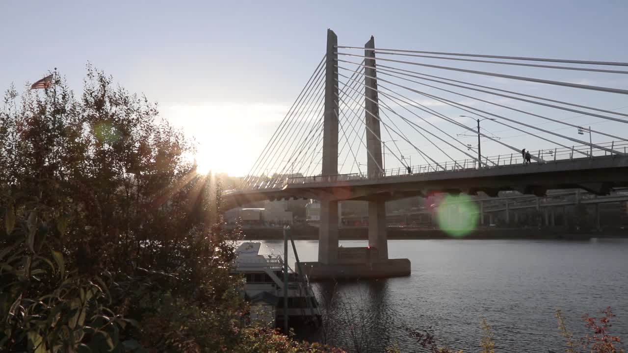Slow pan of the Tilikum bridge in portland oregon.