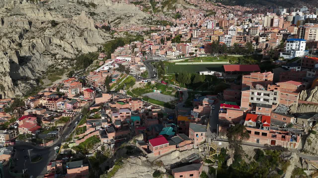 vista aérea de drones de la ciudad capital de bolivia, la paz, américa del sur