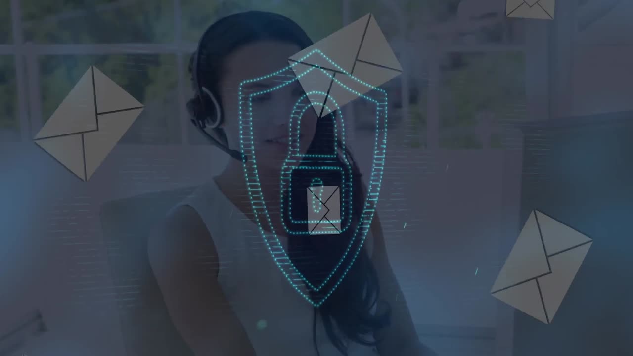 animación del escudo de seguridad e iconos sobre una mujer de negocios con auriculares