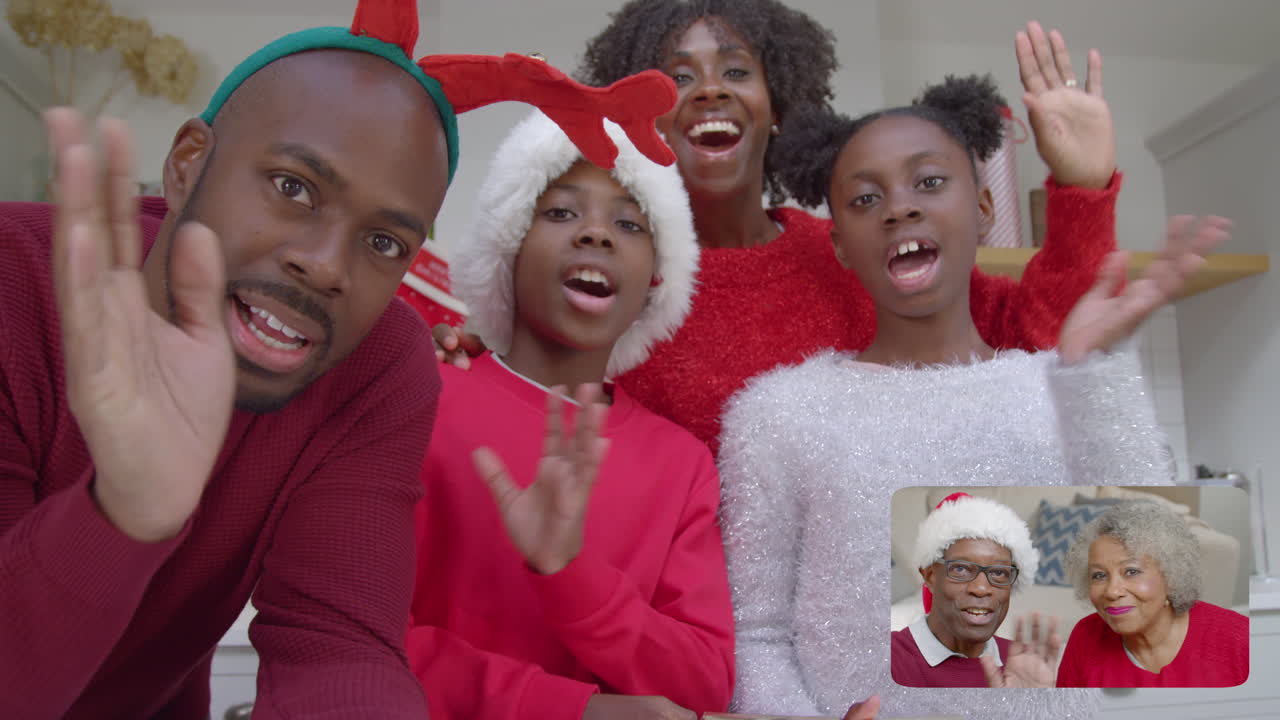 videollamada navideña con dos familias