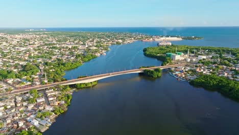 puente sobre el río higuamo, república dominicana