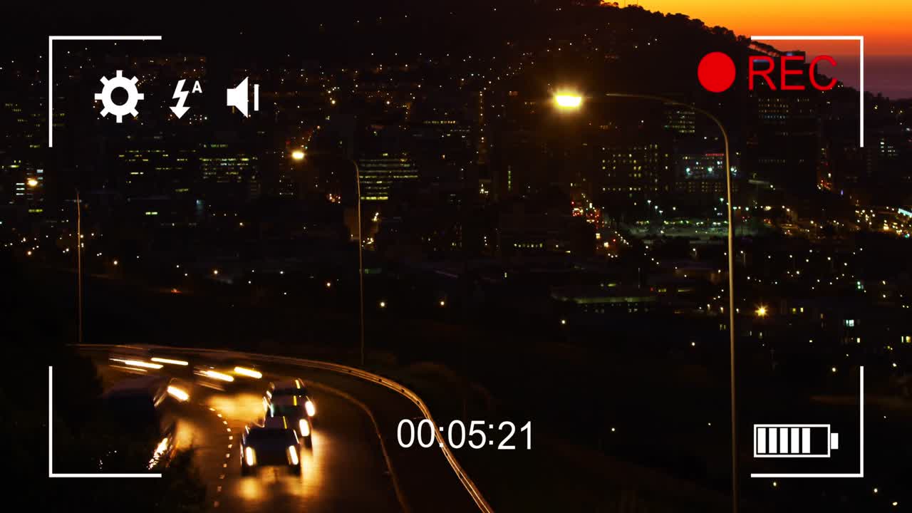 디지털 카메라 4k로 밤 교통을 빠른 동작으로 촬영