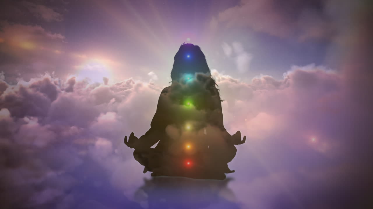 silueta de una mujer meditando