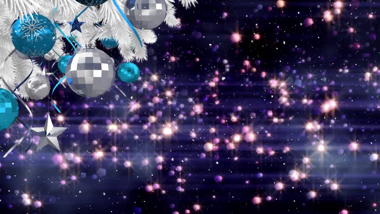 빛나는 반점이 있는 크리스마스 트리 에 있는 크리스마스 구슬 장식 의 애니메이션