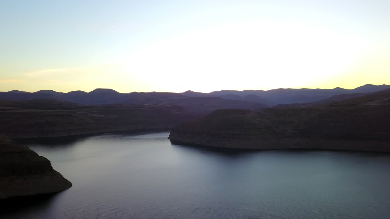 자유롭고 흐르는