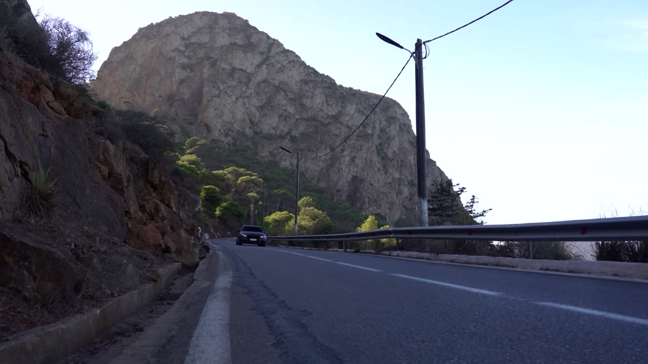 멀리서 오는 빠른 차