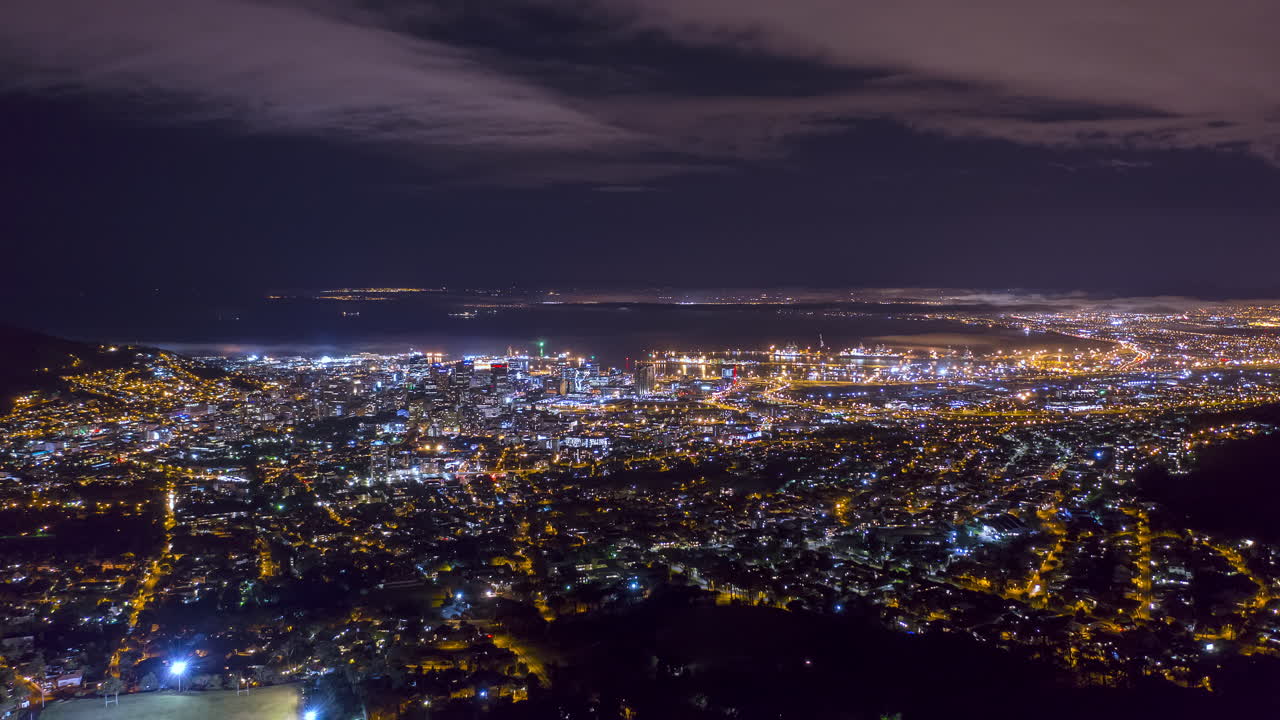 밤의 고양이 도시 하이퍼스