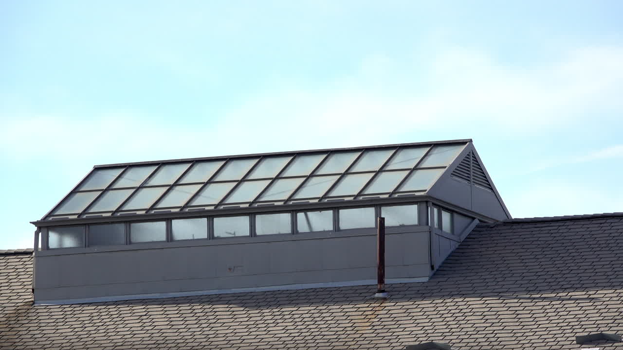 tragaluz en el techo del edificio