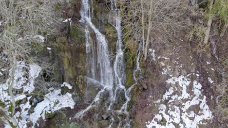 Wasserfall-Im-Harzer-Wald-In-Deutschland---Drohnenaufnahme