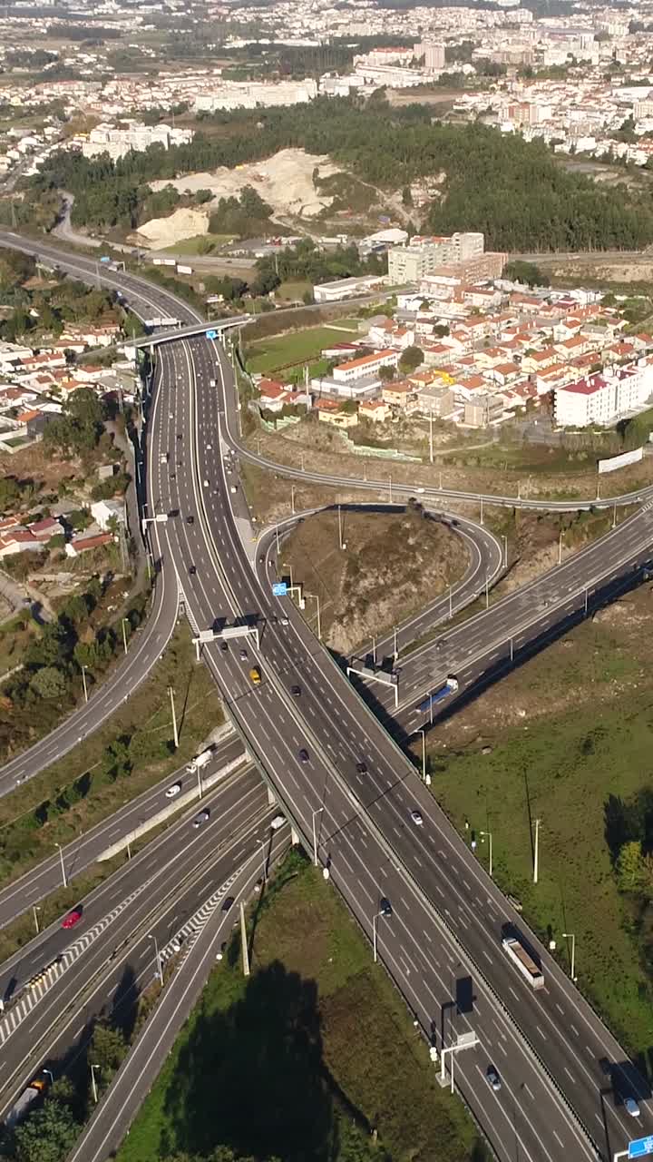 vista aérea de un complejo cruce de carreteras