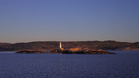 ursholmen lighthouse reflection golden hour winter arctic sunlight sunset ferry boat ride scandinavia islands ytre hvaler national park strömstad stromstad oslo fjord sweden sverige norway norge