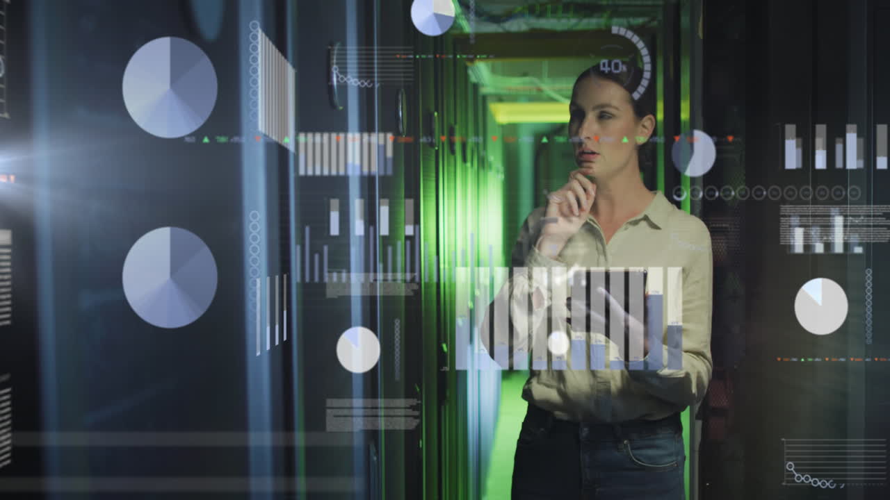 animación de procesamiento de datos contra una ingeniera caucásica pensativa que trabaja en la sala de servidores