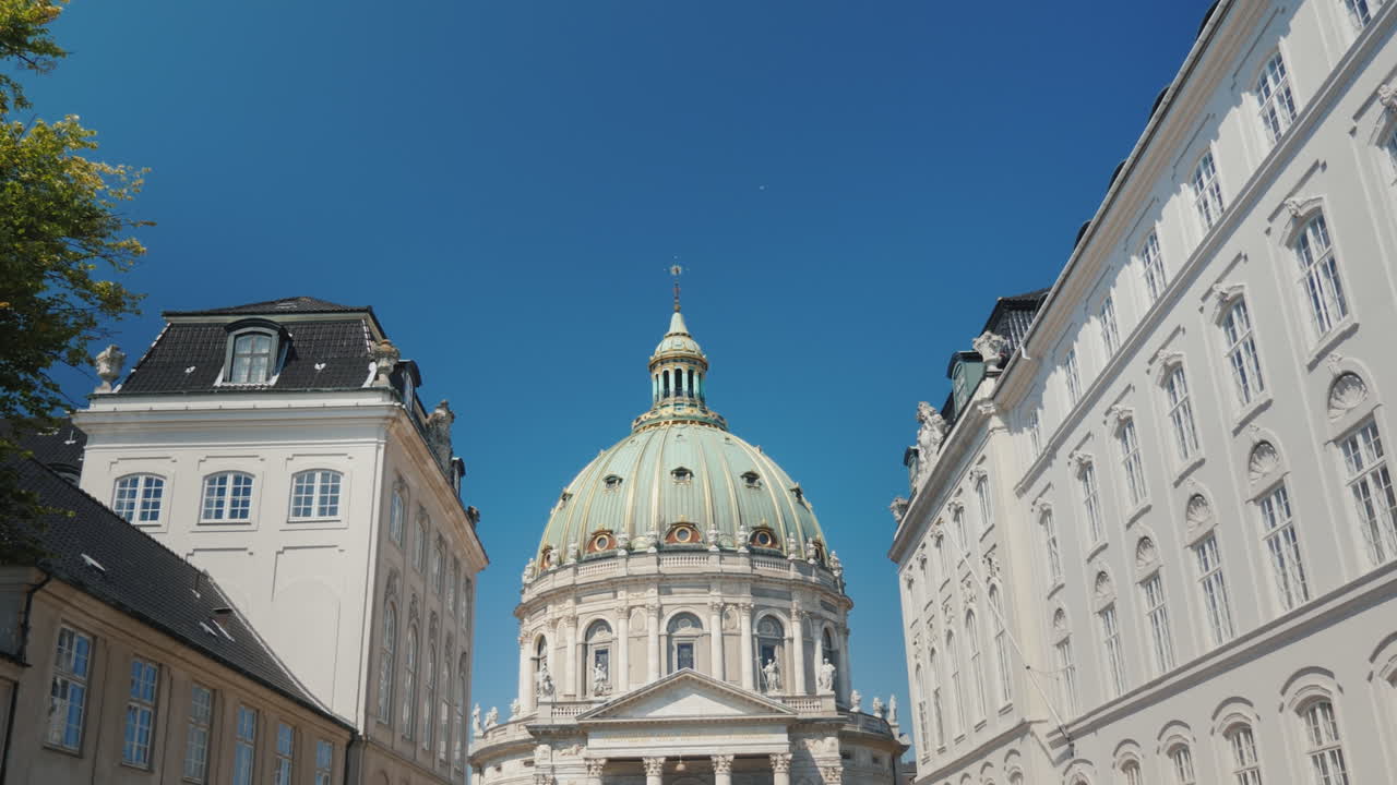 프레드릭 교회 또는 대리석 교회는 코펜하그의 명소 중 하나인 루터교 교회입니다.