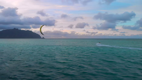 Antenne-Des-Kite-Boarders-In-Der-Kaneohe-Bucht