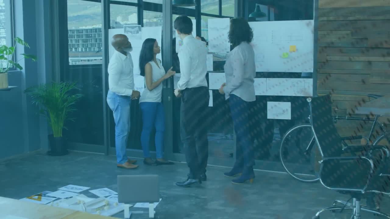 다양한 여성과 남성이 사무실에서 함께 일하는 세계와 데이터의 애니메이션