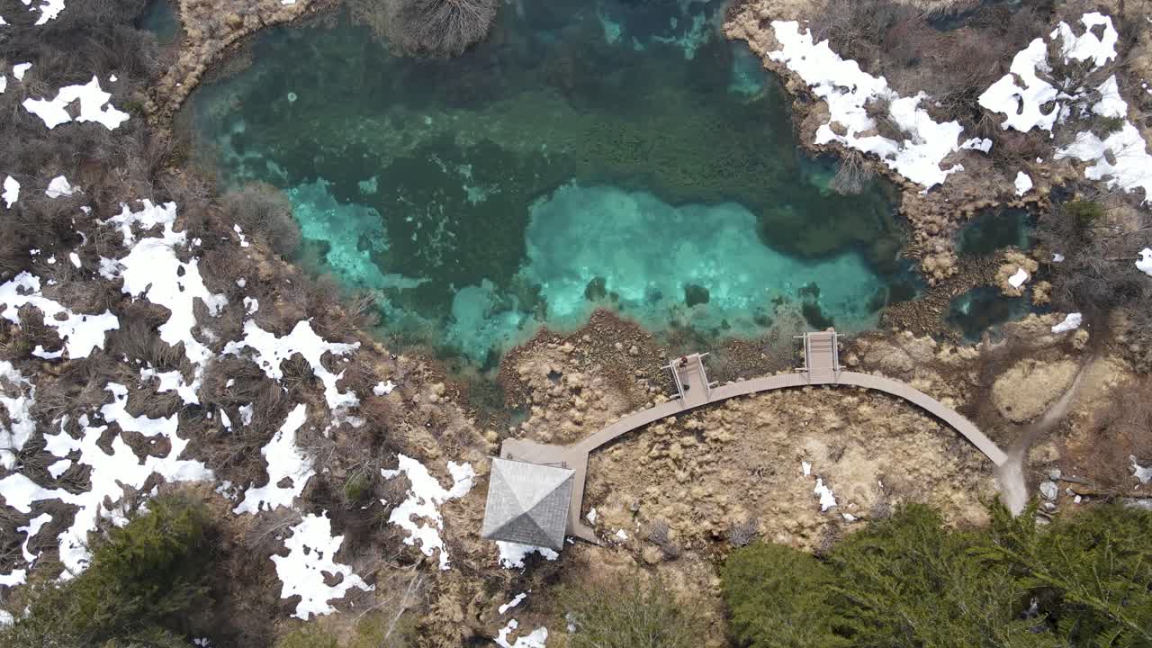 전망대와 청록색 호수 zelenci, kranjska gora