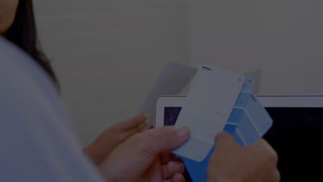 animación del procesamiento de datos financieros sobre el trabajo del diseñador masculino.