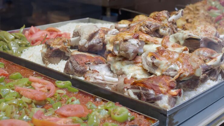 Delizioso piatto turco di agnello e riso