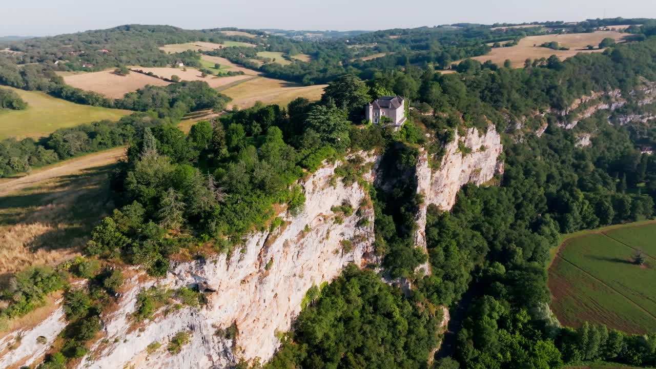 Ch&acirc;teau de Mirandol perched on the edge of the cliff overlooking the valley with the Dordogne river in the French department of Lot
