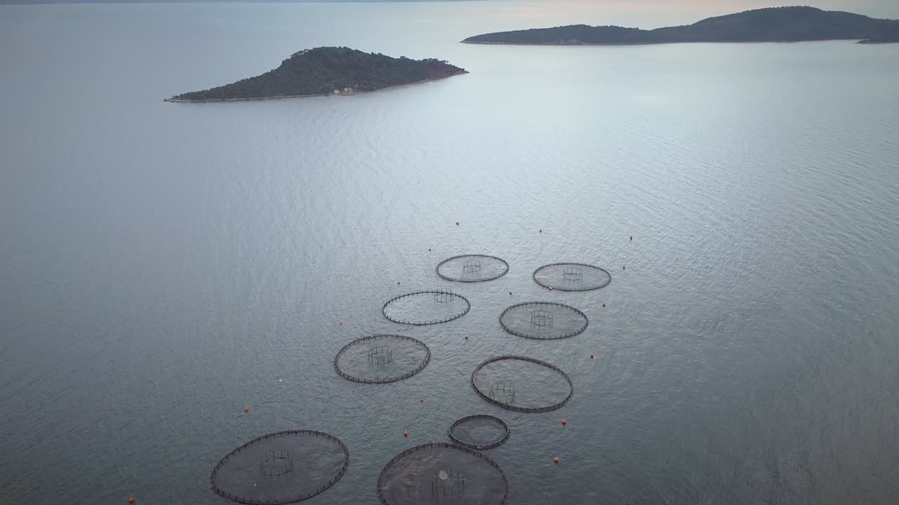 그리스 의 물고기 농장 의 공중 사진.